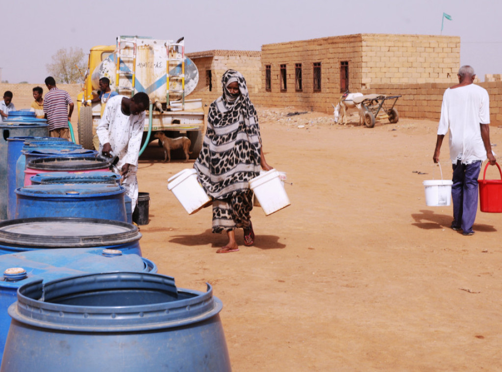 UN: Žene u Sudanu suočavaju se sa napadima dronova i silovanjem na putu do vode