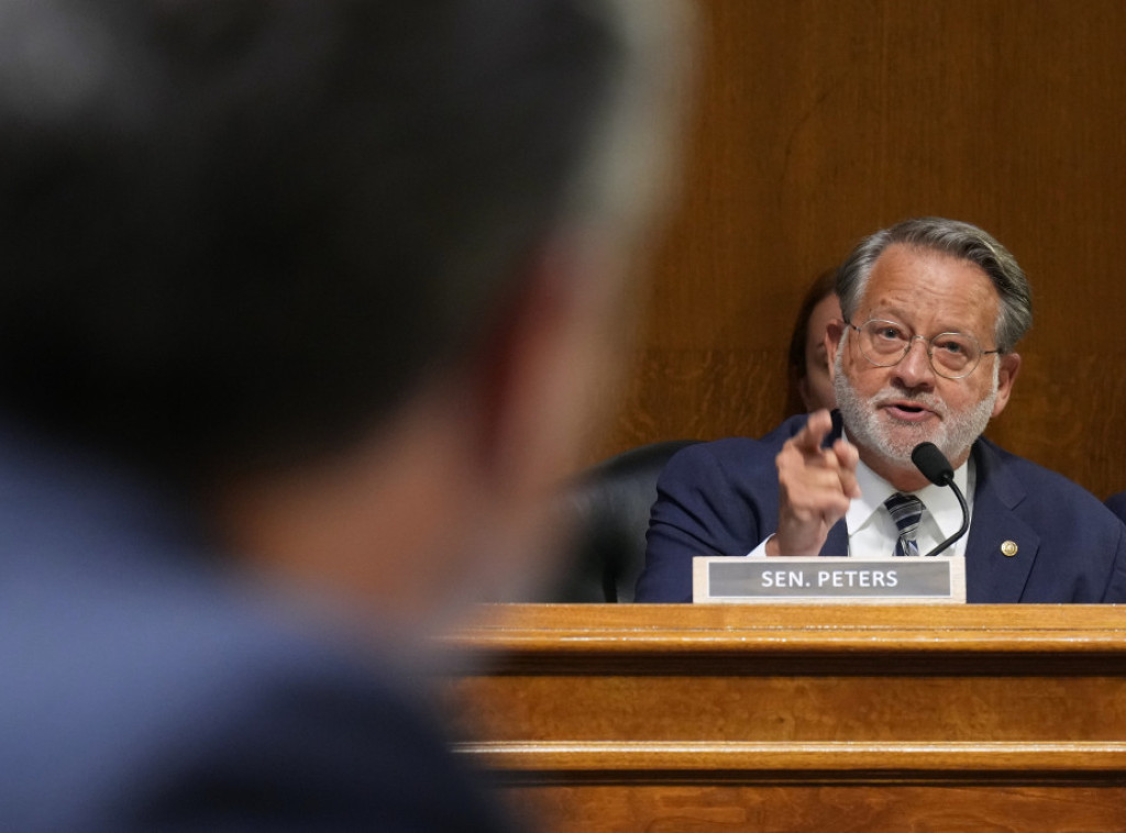 Američki senator traži objašnjenje od ICE za kupovinu špijunskog softvera za telefone