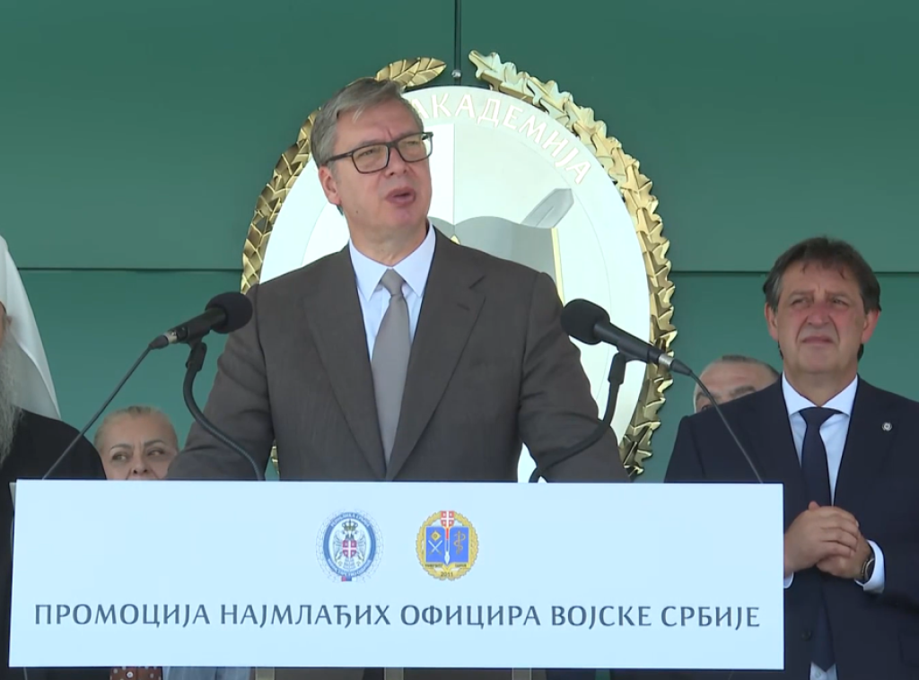 Vučić: Verujem da će najmlađi oficiri svoj posao obavljati časno i u korist Srbije