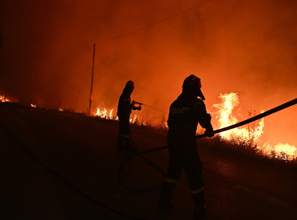 Požar u centralnim delovima Krfa, vatrogasci na terenu pod uzbunom