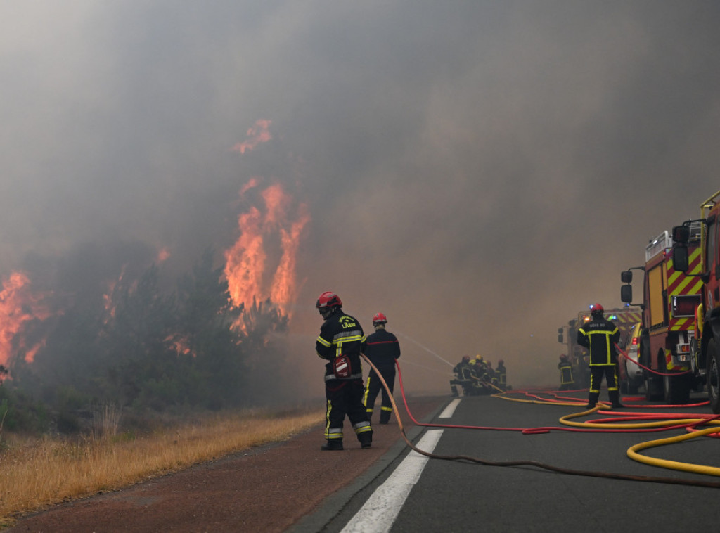 Zbog požara u Žirondi angažovane pojačane kopnene i vazdušne snage
