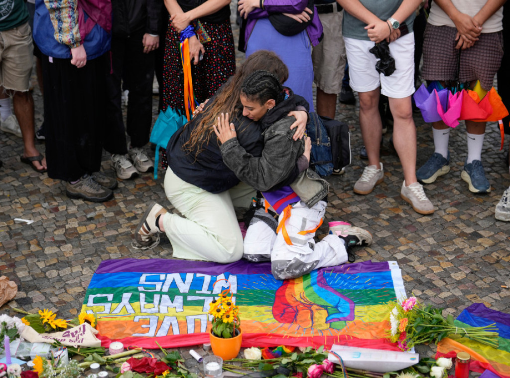 Berlin: Hiljade odaju počast žrtvama napada na Prajd, "od tuge preko besa, do otpora"