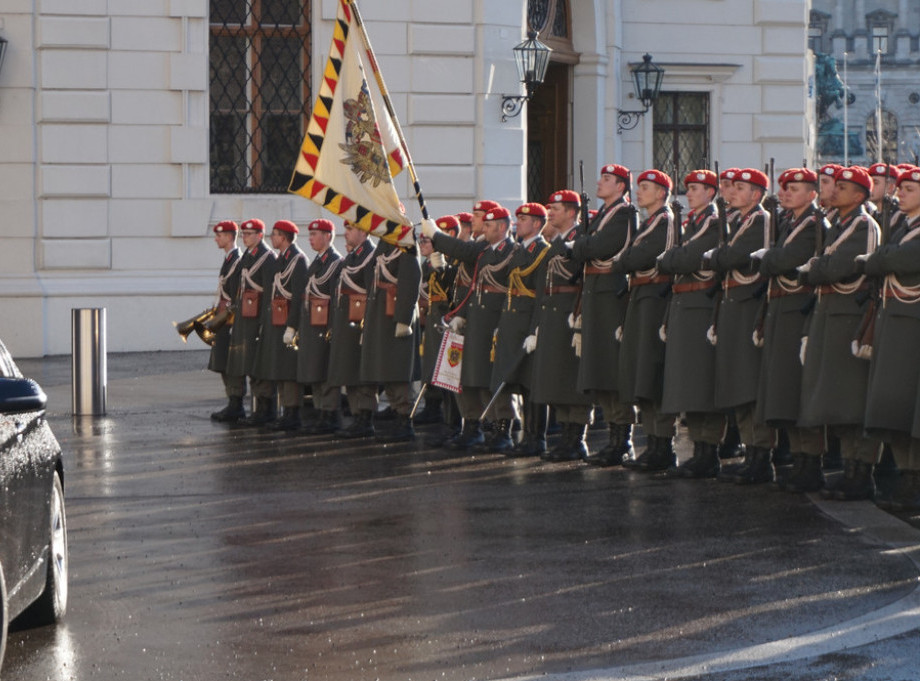Austrija planira da produži vojni rok sa šest na devet meseci