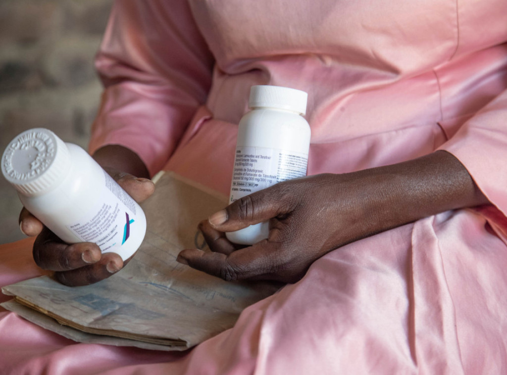 UNAIDS: Svetu preti ponovno širenje epidemije HIV-a zbog smanjenog finansiranja