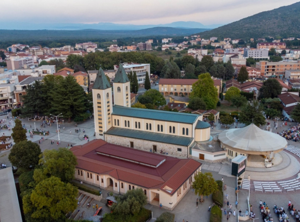Vandalizam u Međugorju: Oskrnavljen Gospin kip i požar u Crkvi svetog Jakova