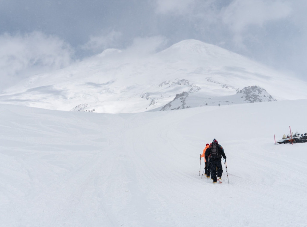 Ruski spasioci krenuli u potragu za osam planinara na Elbrusu