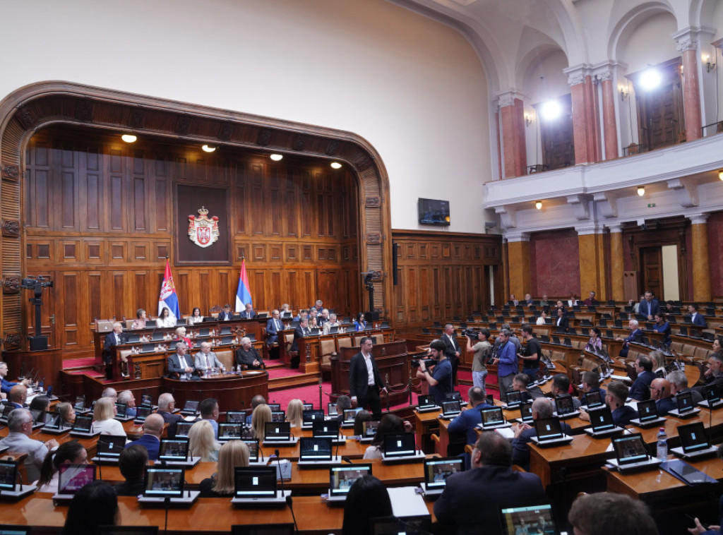 Poslanici vlasti i opozicije u nastavku rasprave pri istim stavovima o radu vlade