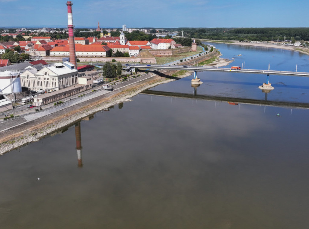 Osijek: Nivo reke Drave na istorijskom minimumu, obustavljena plovidba