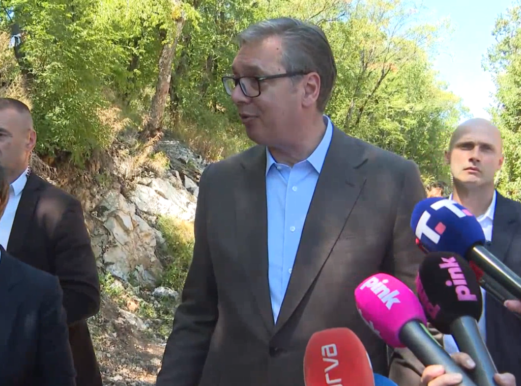 Vučić: Svakog dana po istraživanjima pada rejting blokaderima dok SNS napreduje