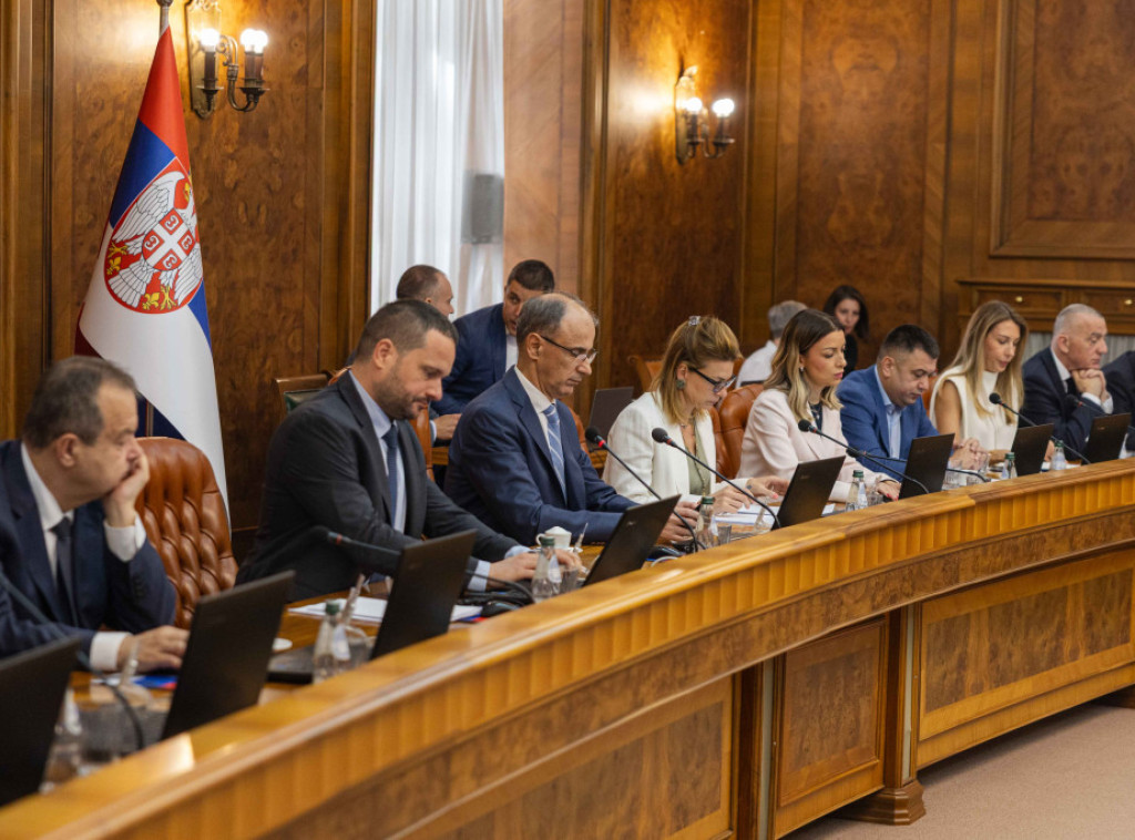Vlada Srbije usvojila predloge izmena zakona o doprinosima, duvanu, porezu na dohodak
