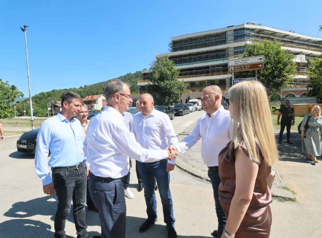 Macut u Vranjskoj Banji obišao Specijalnu bolnicu za rehabilitaciju, hotel u izgradnji