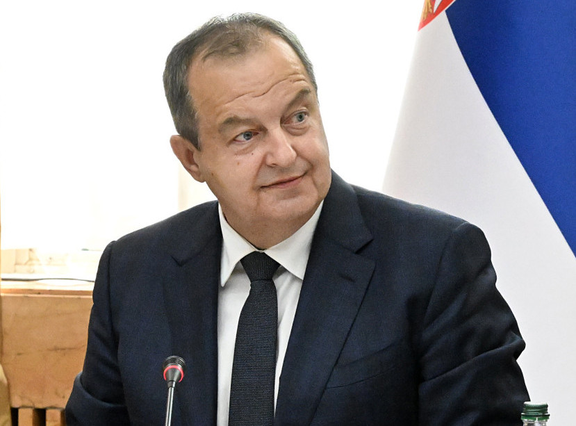Dačić obišao pripadnike Sektora za vanredne situacije koji gase požar u Breznici kod Bujanovca