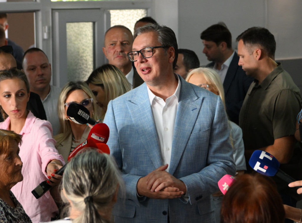 Vučić poručio penzionerima: Bićete zadovoljni novim povećanjem penzija