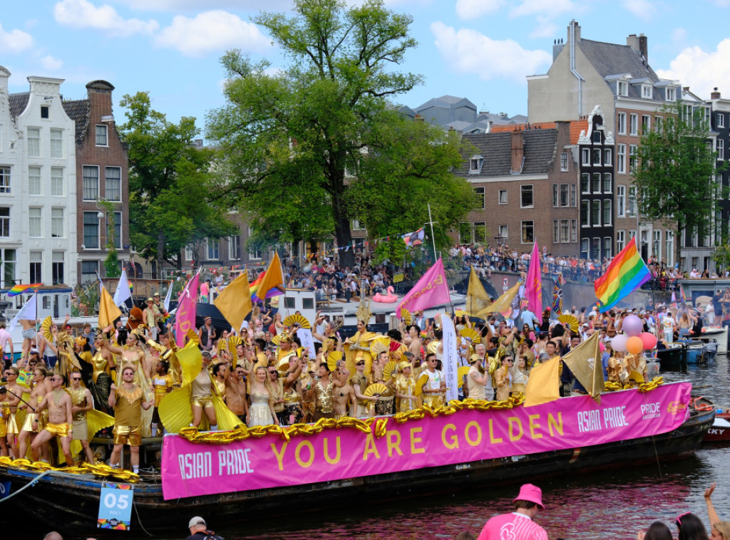 Stotine hiljada ljudi okupilo se na centralnoj manifestaciji Svetskog prajda u Amsterdamu