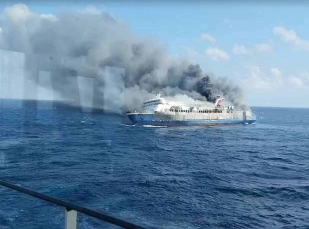 Trajekt se zapalio kod indonežanskog ostrva Madura, pet osoba poginulo, za 41 se traga