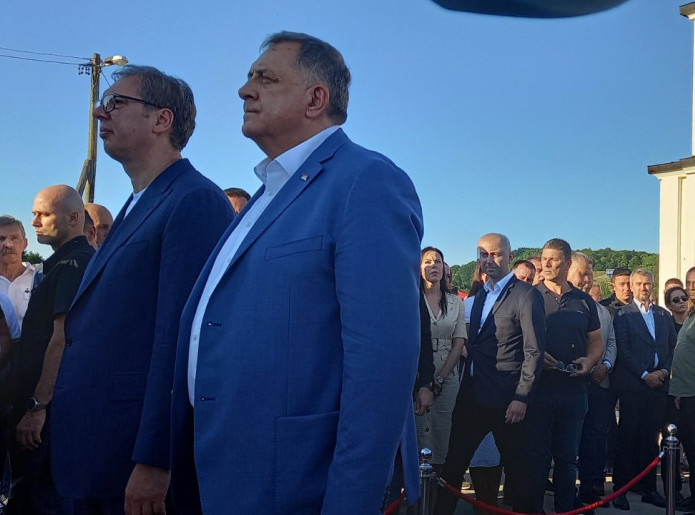 Dodik i Vučić na obeležavanju slave hrama u Sitnici, Vučiću uručeno priznanje