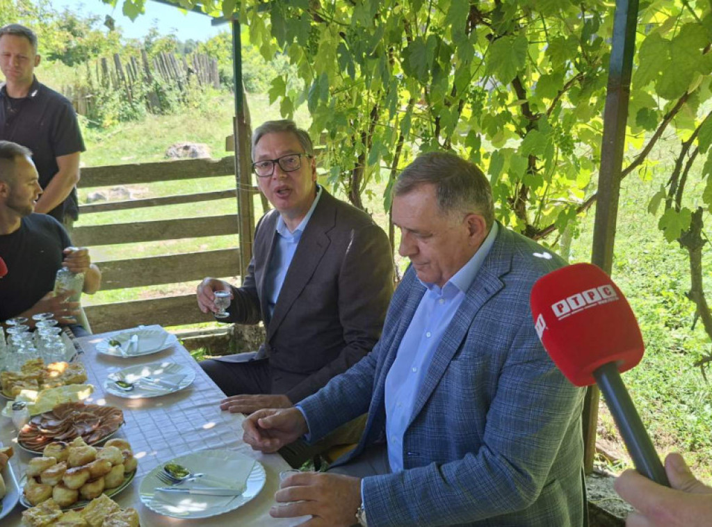 Predsednik Vučić posetio selo Vodice kod Šipova