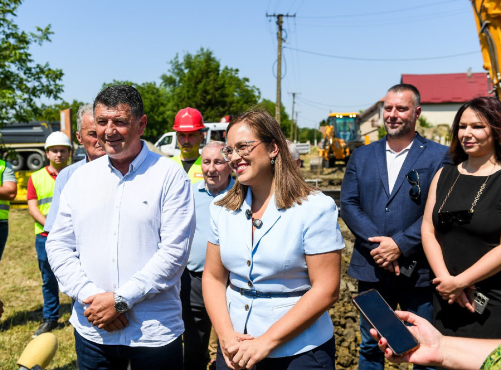 Pavkov obišla radove na izgradnji kanalizacione mreže u opštini Pećinci