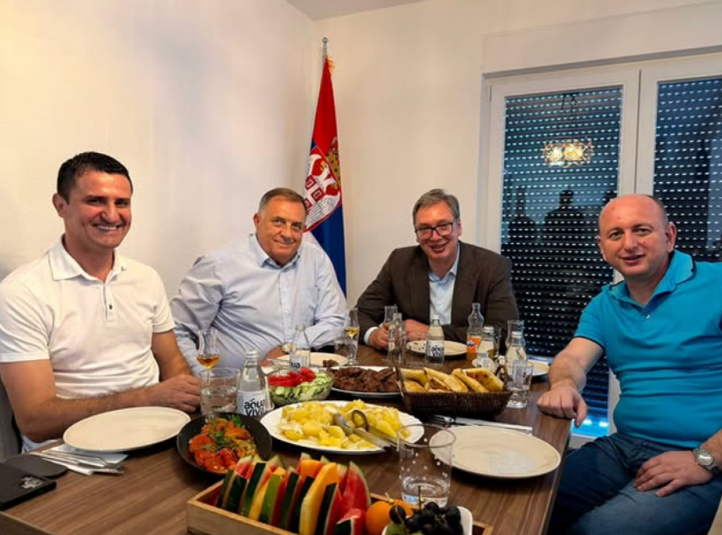 Vučić ugostio Dodika, Kneževića i Zogovića u porodičnoj kući u Čipuljićima