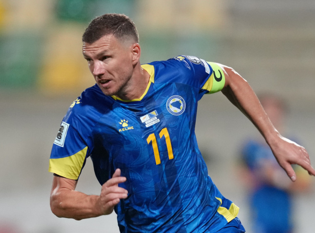 Edin Džeko produžio ugovor sa Šalkeom