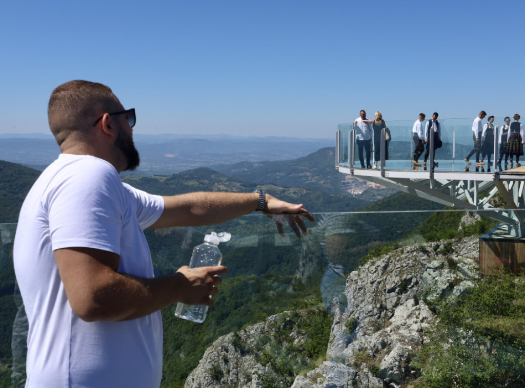 Novi vidikovac na Kablaru za vikend posetilo više od 3.000 posetilaca