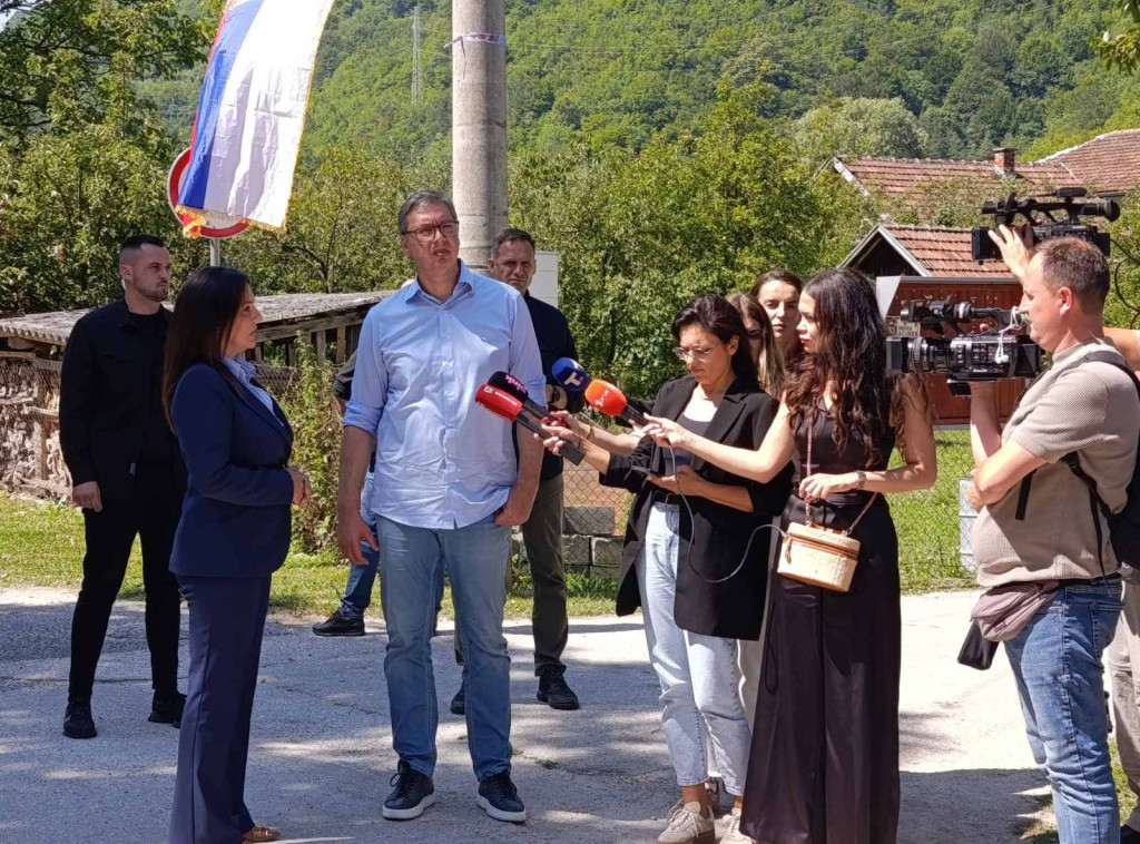 Vučić posetio opštinu Jezero u Republici Srpskoj: Dobićete veliku pomoć Srbije