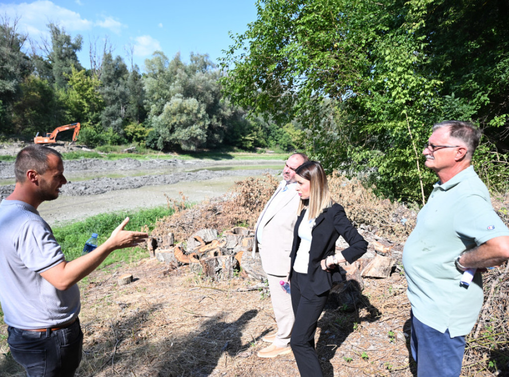 Mesarović obišla pripremne radove na produbljivanju Baračkog kanala kod Bezdana