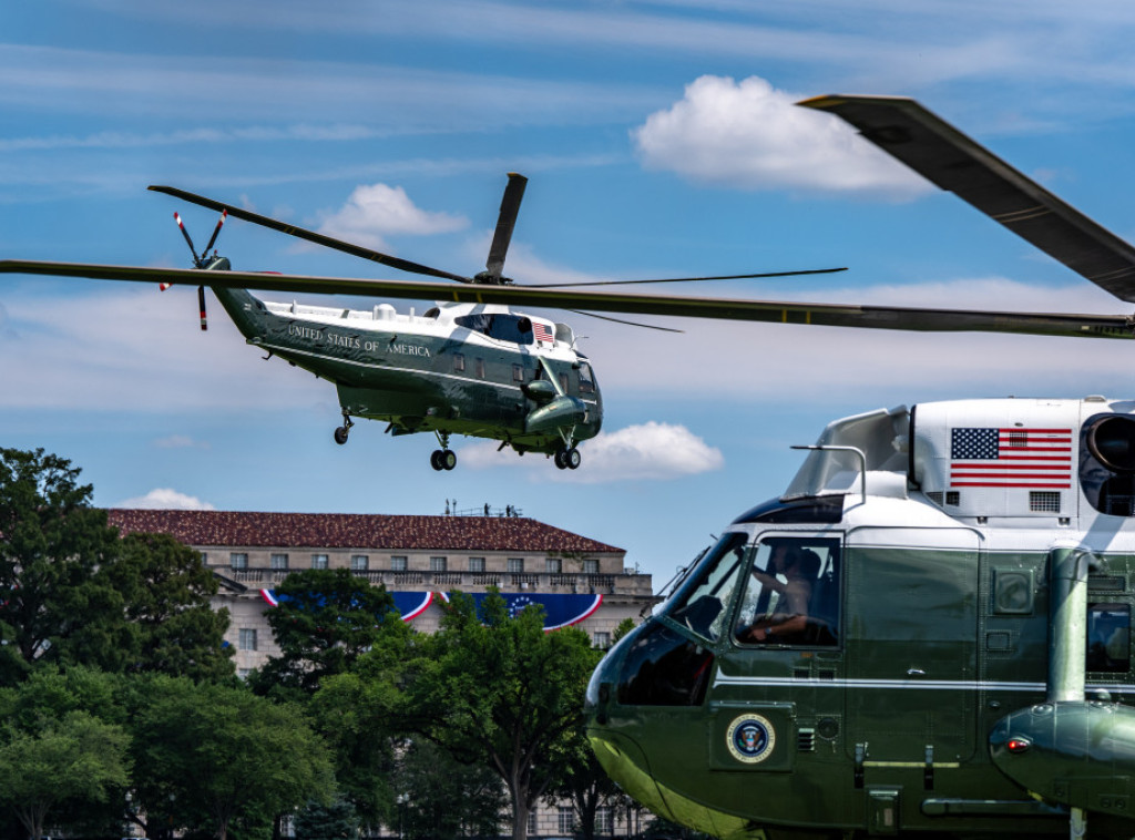 Istražuje se kako je komercijalni avion prišao helikopteru u kojem je bio Tramp