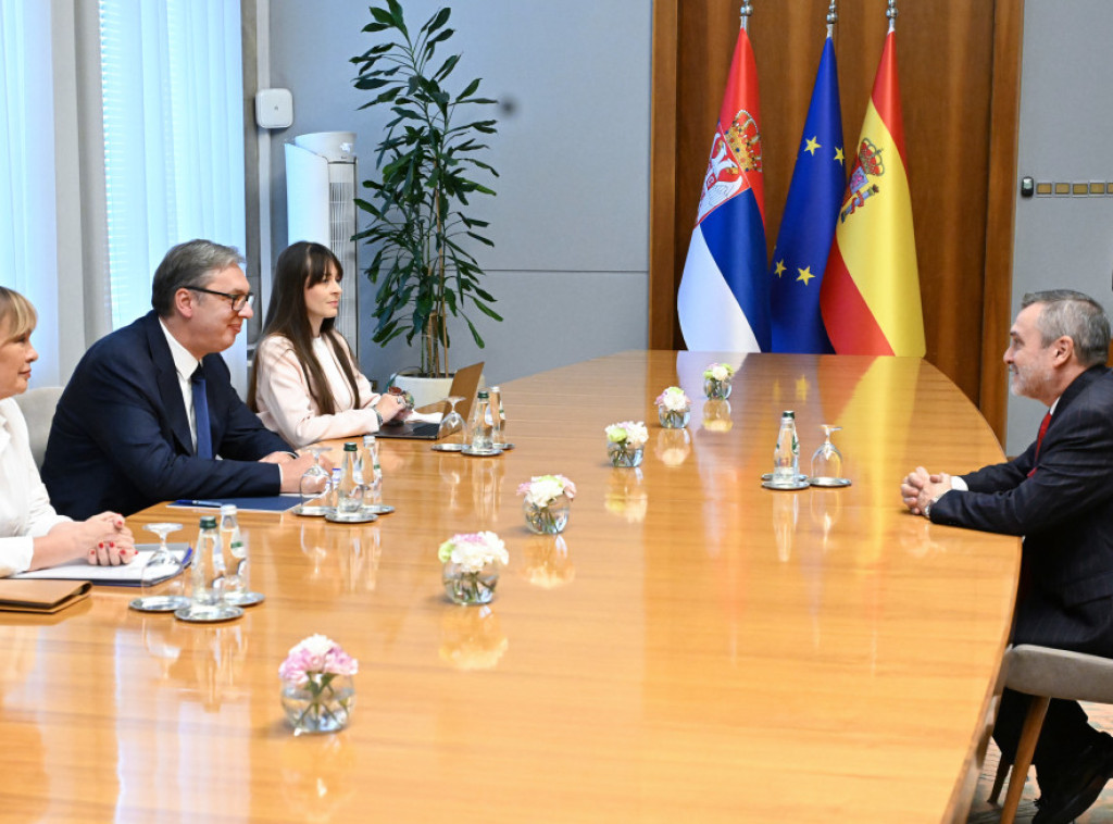 Vučić primio u oproštajnu posetu ambasadora Španije Huana Hosea Sansa Aparisija