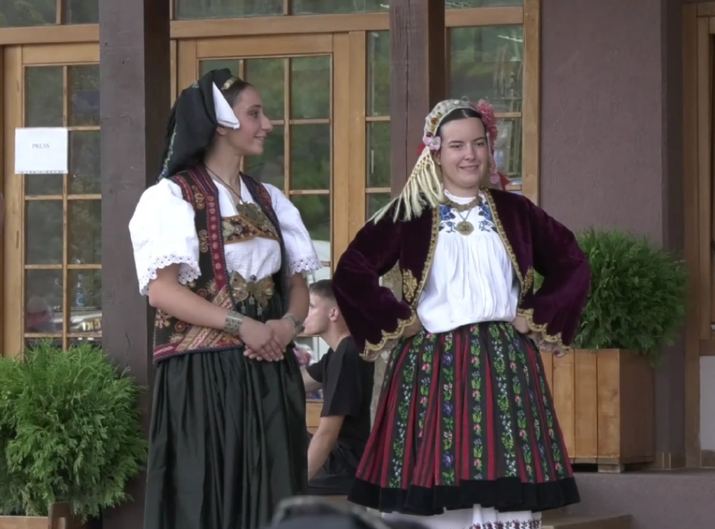 Guča: Održano takmičenje za najlepšu narodnu nošnju i najboljeg zdravičara