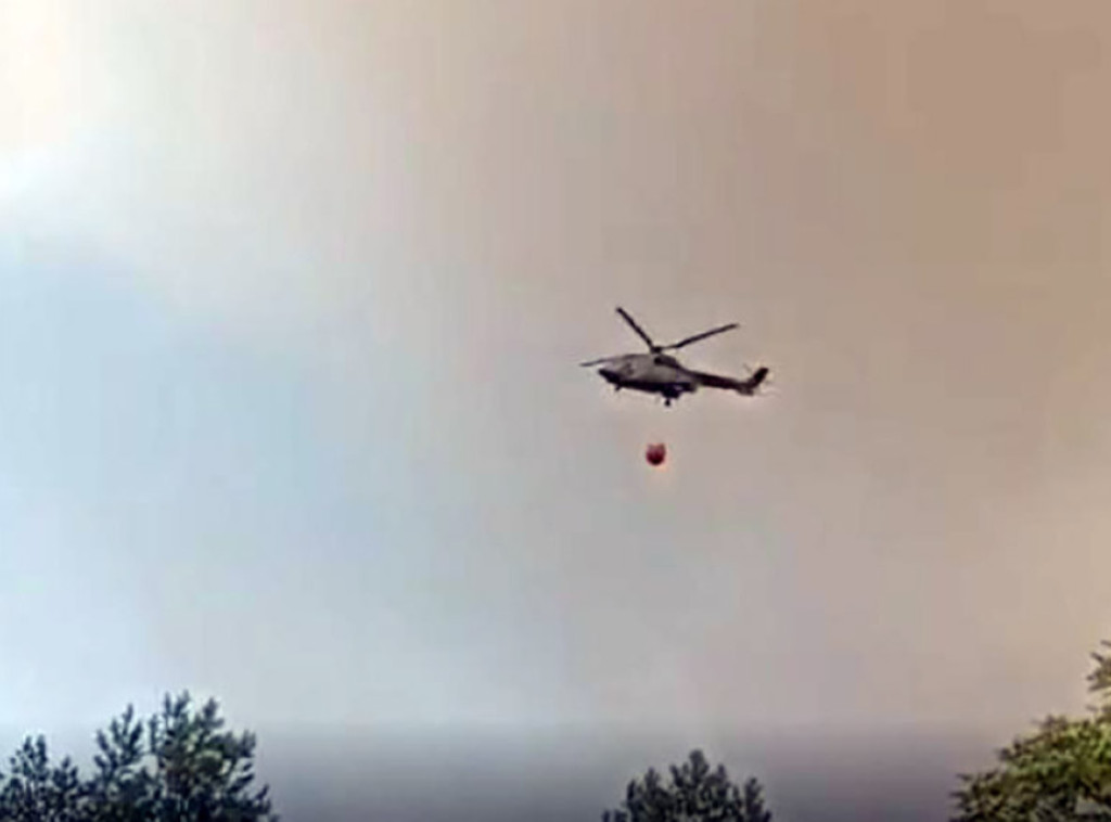 MUP: Četiri helikoptera juče iznad Deliblatske peščare izbacila 270 tona vode