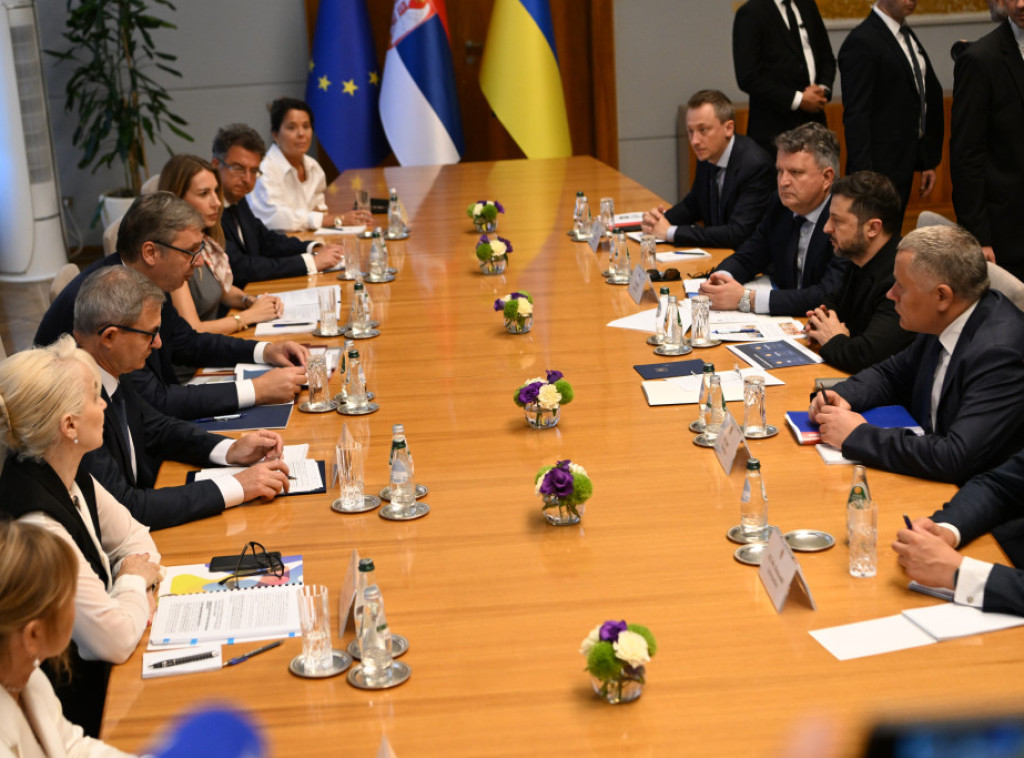U toku plenarni sastanak delegacija Srbije i Ukrajine predvođenih Vučićem i Zelenskim