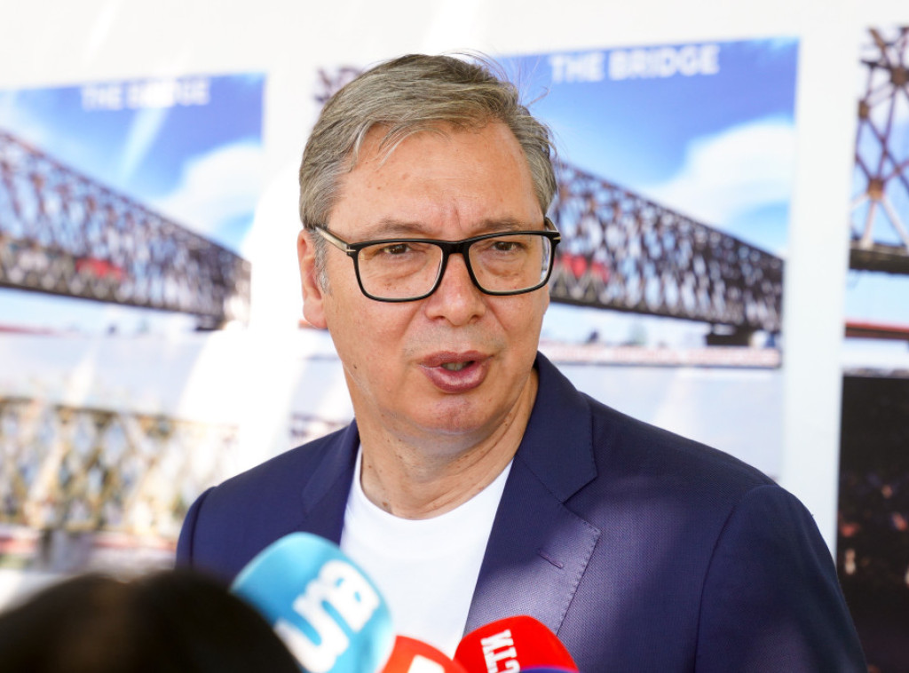 Vučić: Stambena naselja u Deliblatskoj peščari nisu ugrožena požarom