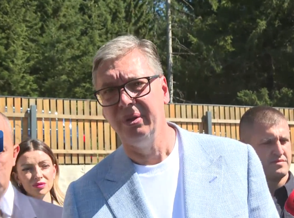 Vučić: Nikome ne pretim, samo rešavamo vodotokove na teritoriji Srbije