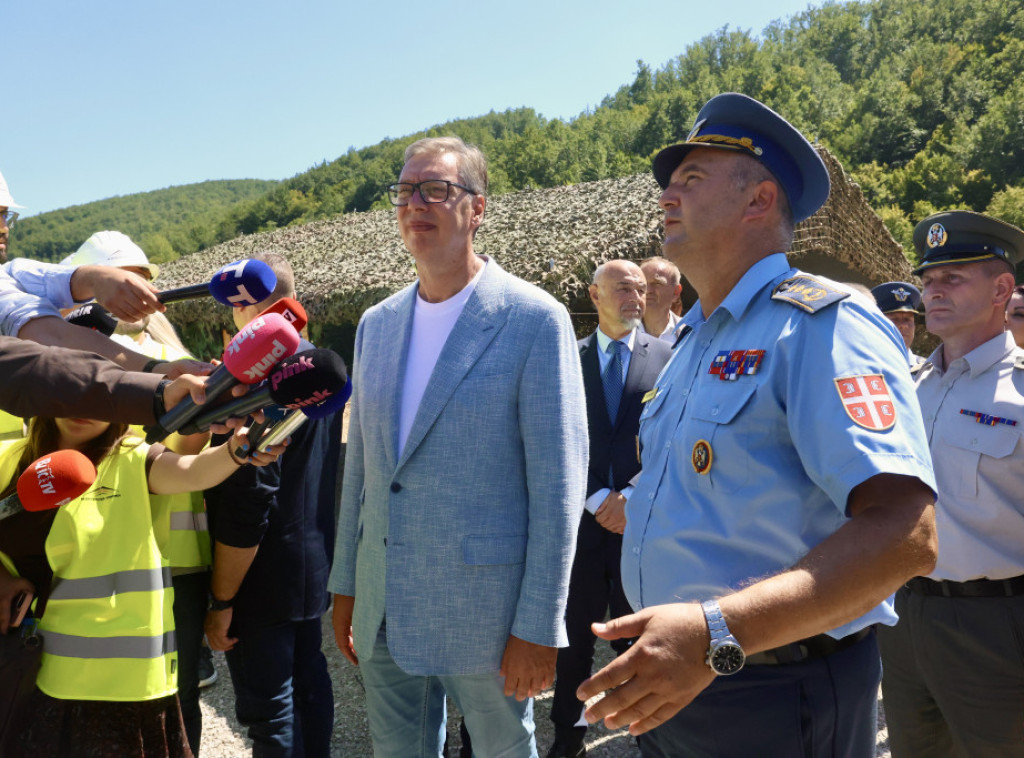 Vučić: Moramo da budemo među ljudima, da čujemo njihovo mišljenje