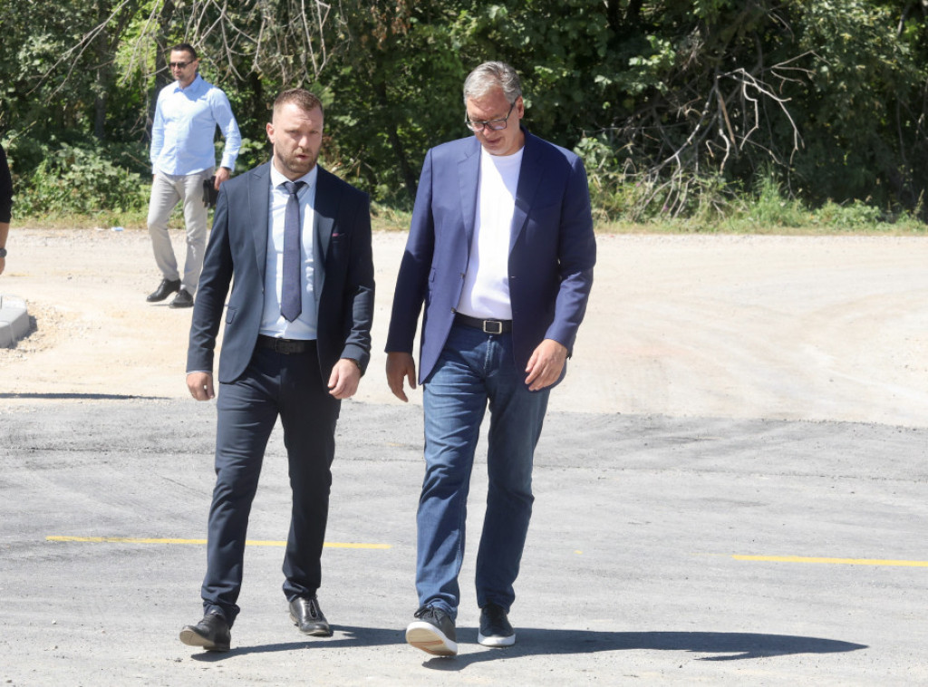 Vučić obilazi kompaniju Matis u Ivanjici