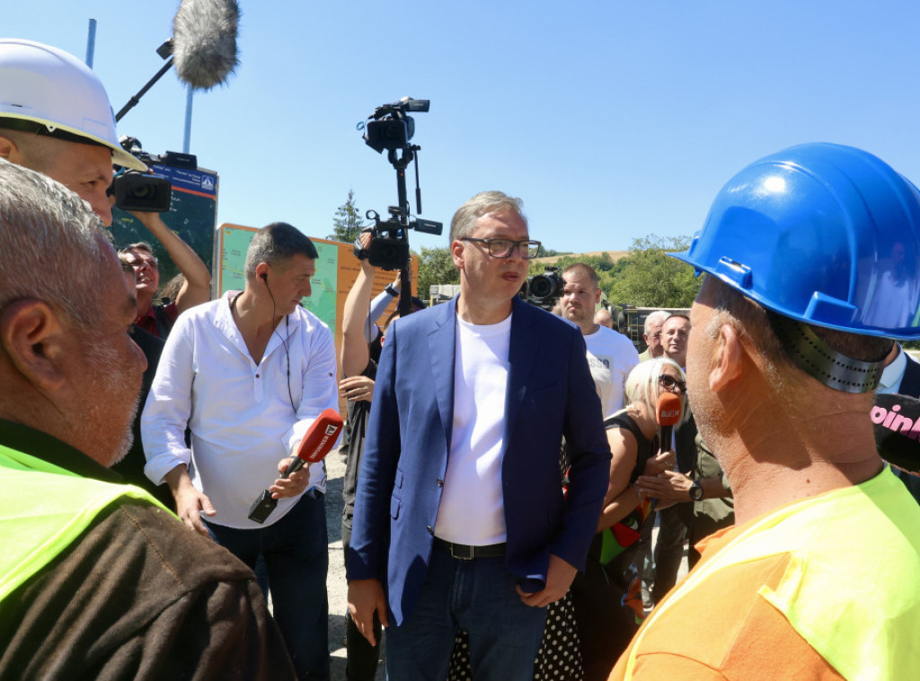 Vučić obilazi poljoprivredno gazdinstvo Arsović u Kušićima