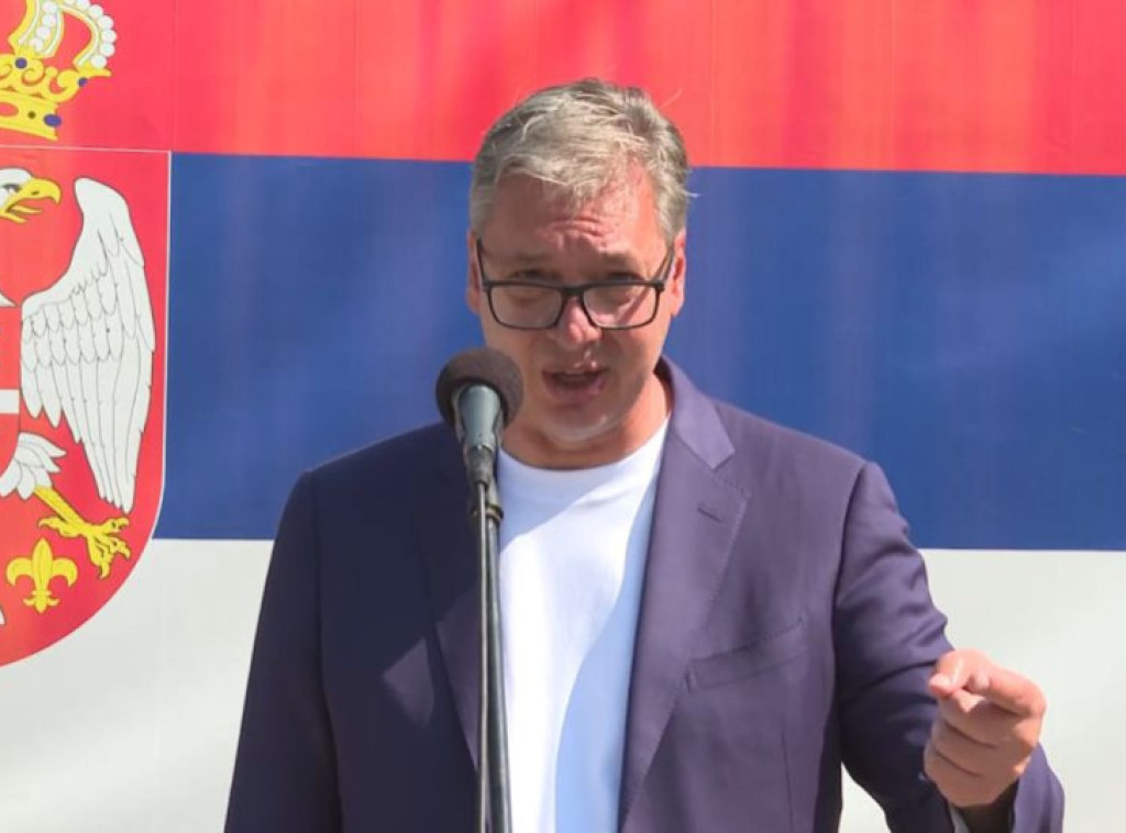 Vučić: Stajanje 16 minuta nasred ulice posle godinu i po je satanistički običaj