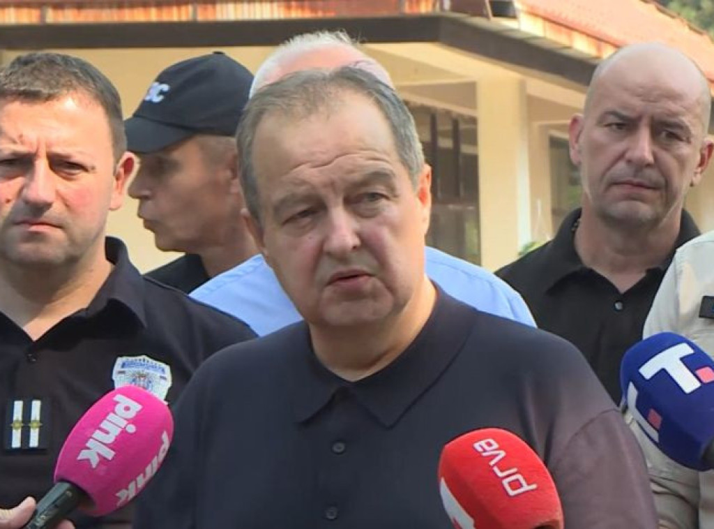 Dačić: Broj žarišta u Deliblatskoj peščari sveden sa 64 na 3, najvažnije da nema žrtava