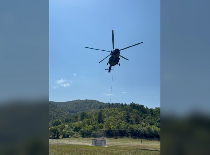 Helikopter Mi-17 Vojske Srbije angažovan na gašenju požara na planini Stolovi