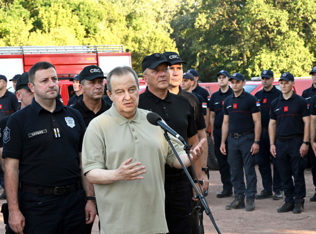 Dačić: Aktivno 10 požara na otvorenom, najteže u Deliblatskoj peščari,nema ugroženih