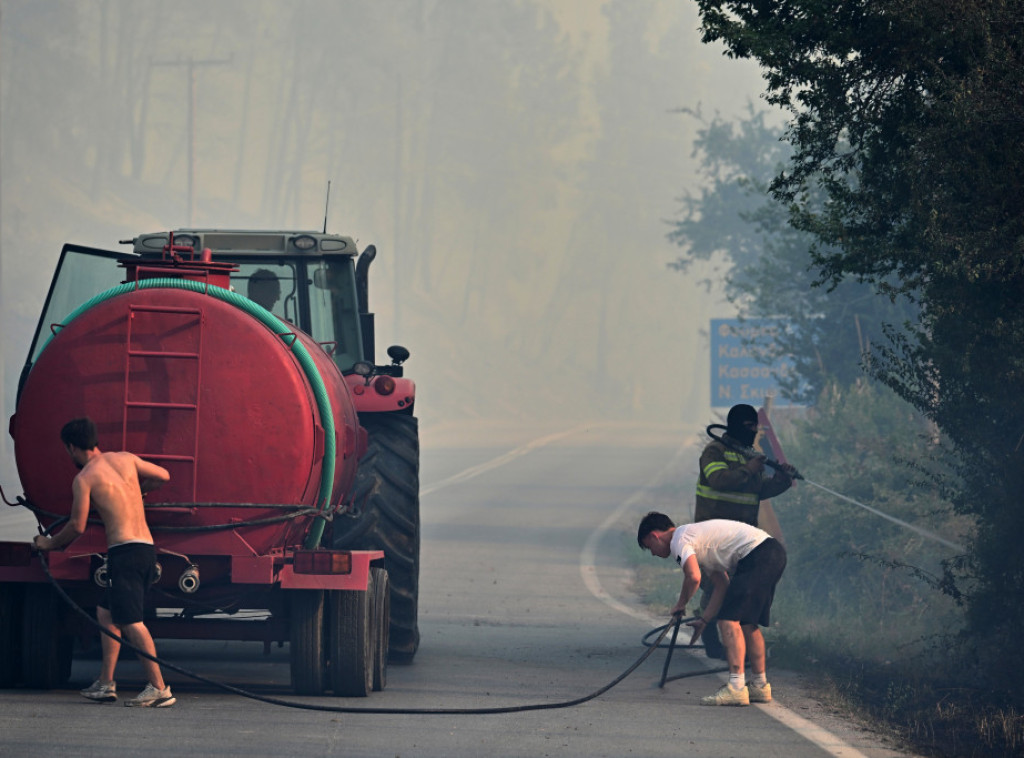 Požar u Siviriju na Halkidikiju pod kontrolom, vatrogasci gase preostala žarišta