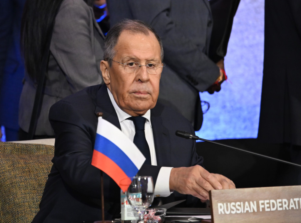 Lavrov: Vučić je iskusan političar, hrabro i dugo trpi pritisak EU