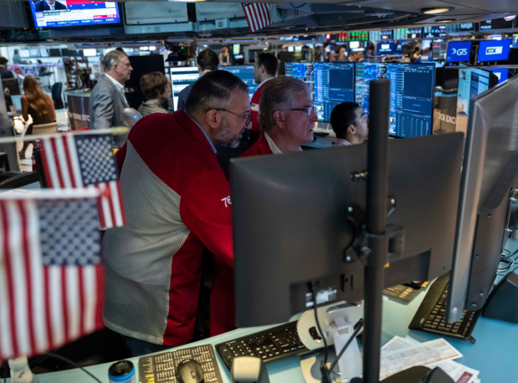 Indeks S&P 500 blizu rekorda, američke akcije na putu ka trećoj nedelji rasta