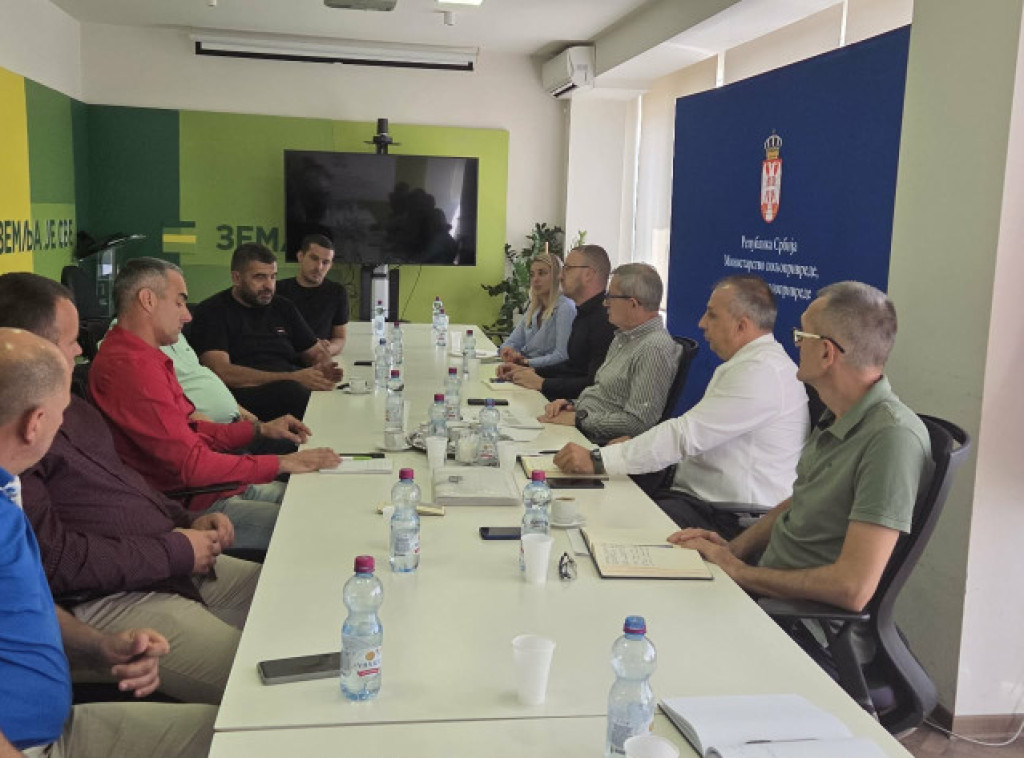 Glamočić razgovarao sa poljoprivrednicima: Očekujemo da cena suncokreta bude veća od 40 dinara po kilogramu