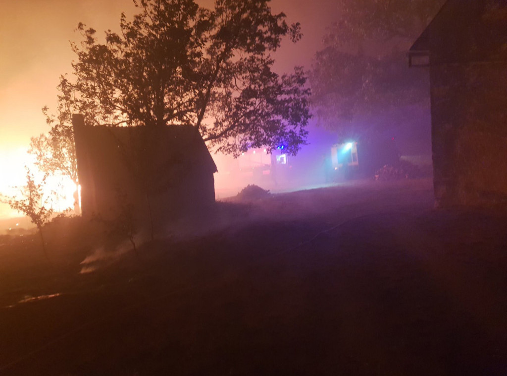 Požar kod Nevesinja aktivan, ali pod kontrolom, požar kod Novog Goražda preti kućama