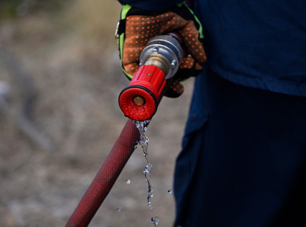 Požar u niskom rastinju izbio kod Kavale