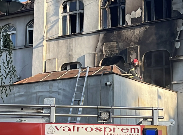 Požar u vikend naselju kod Bovanskog jezera, zahvaćene tri vikendice, šuma i trava