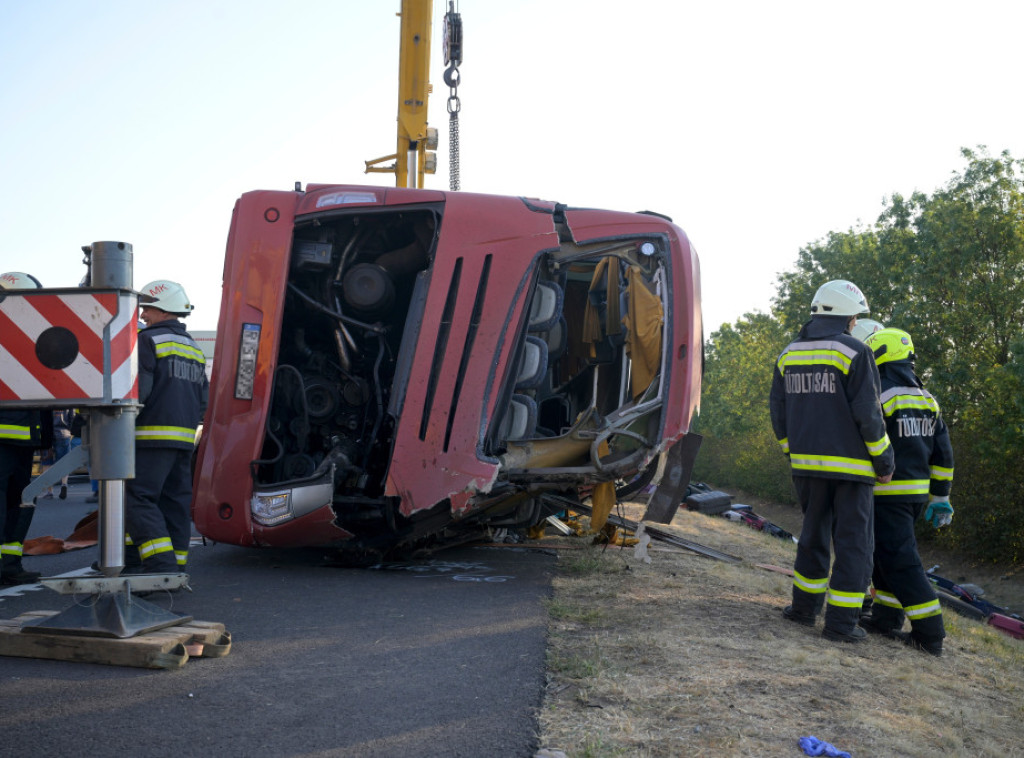 Mađar: U nesreći autobusa na autoputu M3 poginulo 12 ljudi