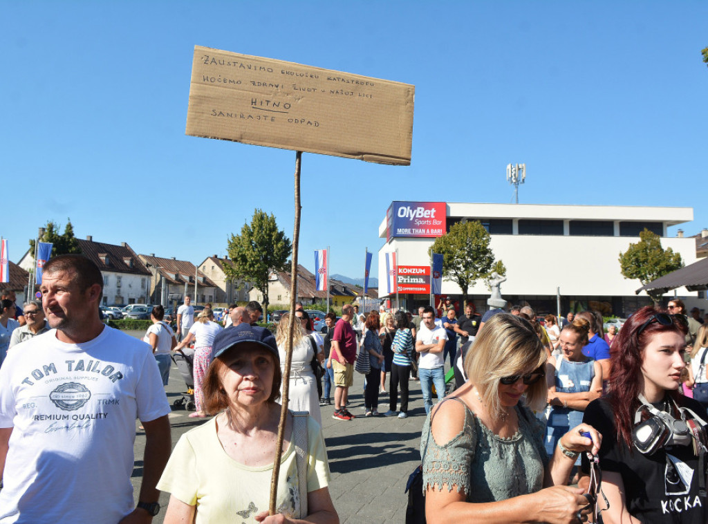 Hrvatska: U Gospiću održan protest zbog skladištenja opasnog otpada u Lici